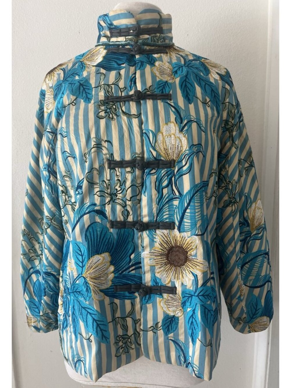 Isabelle Wen Silk Art to Wear Asian Inspired Embroidered Floral Jacket Lined